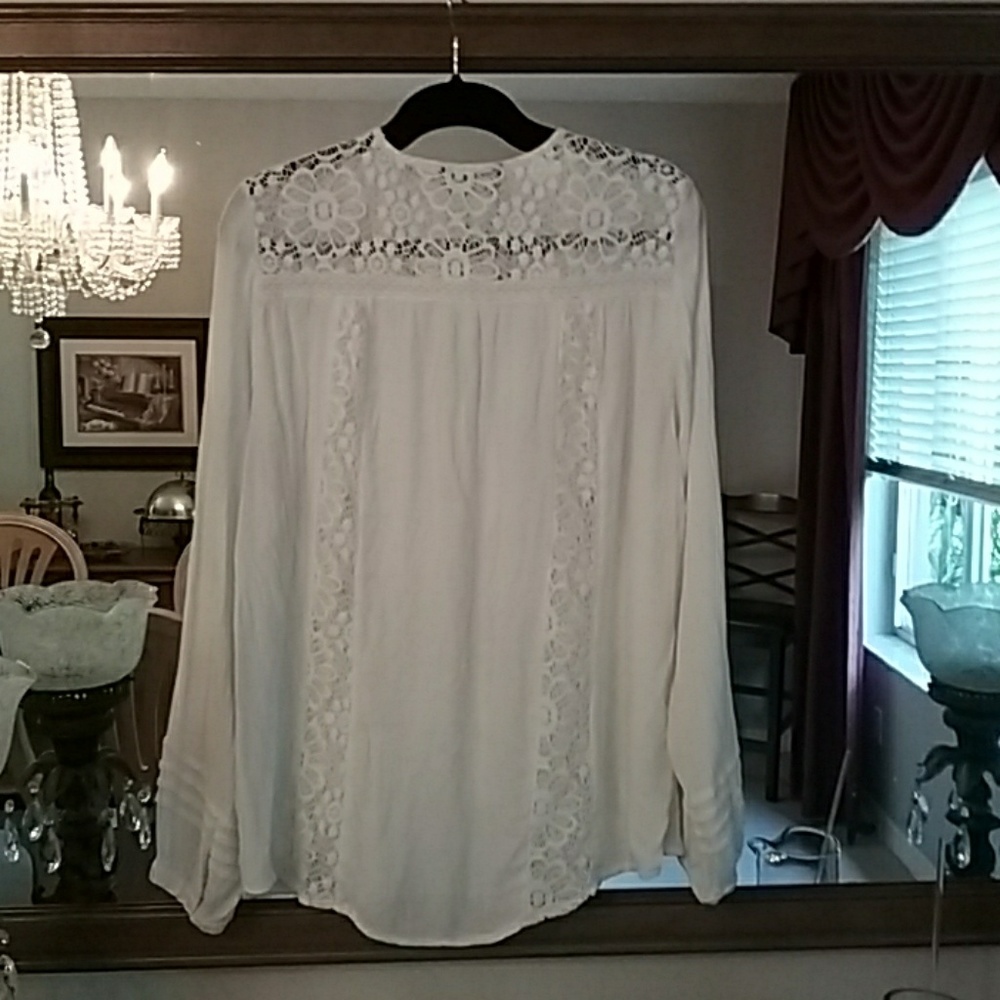 Elegant Lace Blouse - Picture 2 of 2